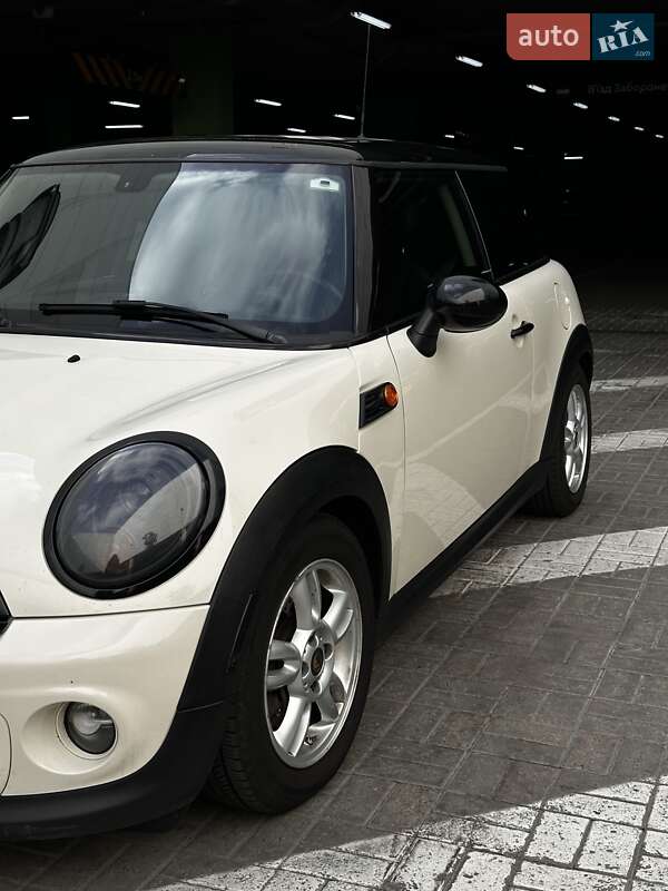 Mini Cooper (2013)