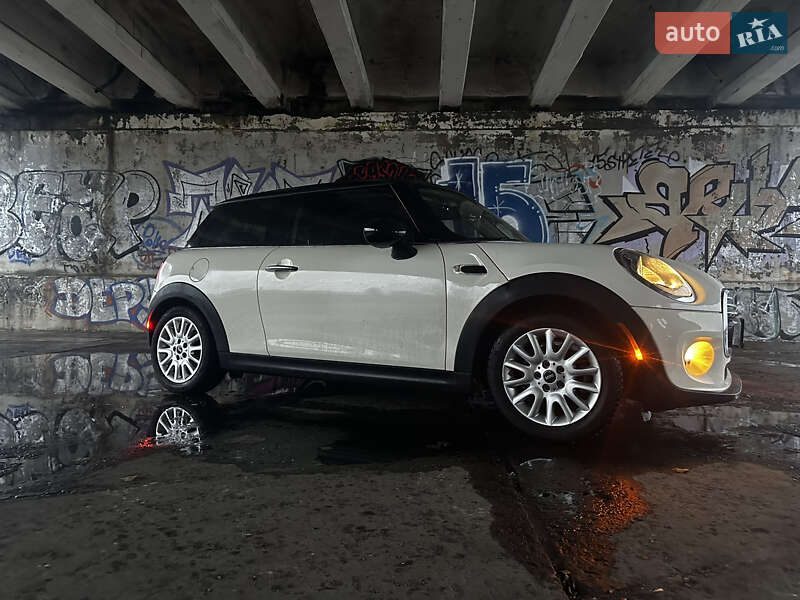 Mini Cooper (2015)