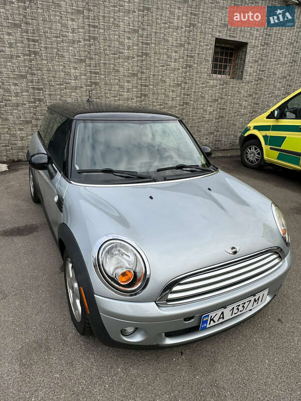 Mini Cooper (2010)