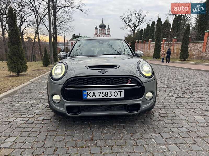 Mini Hatch (2018)