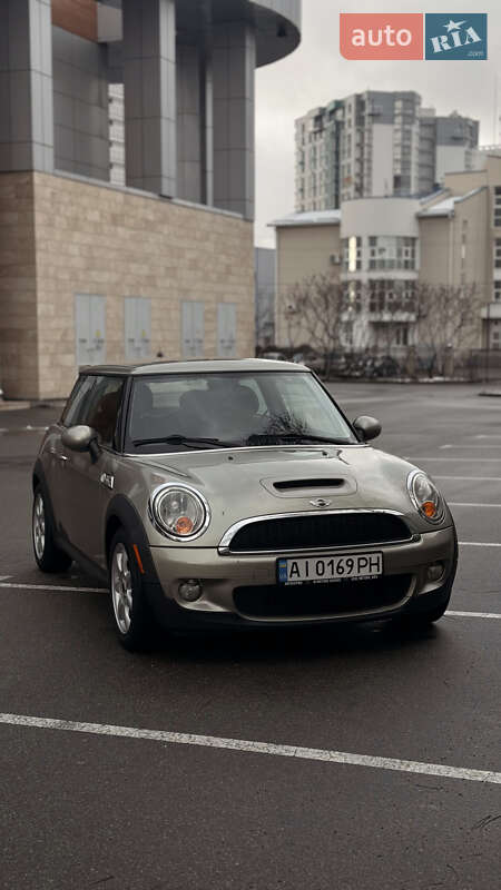 Mini Hatch (2010)
