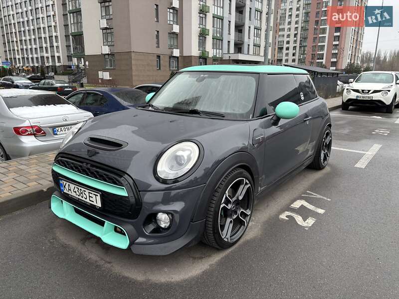 Mini Hatch (2015)