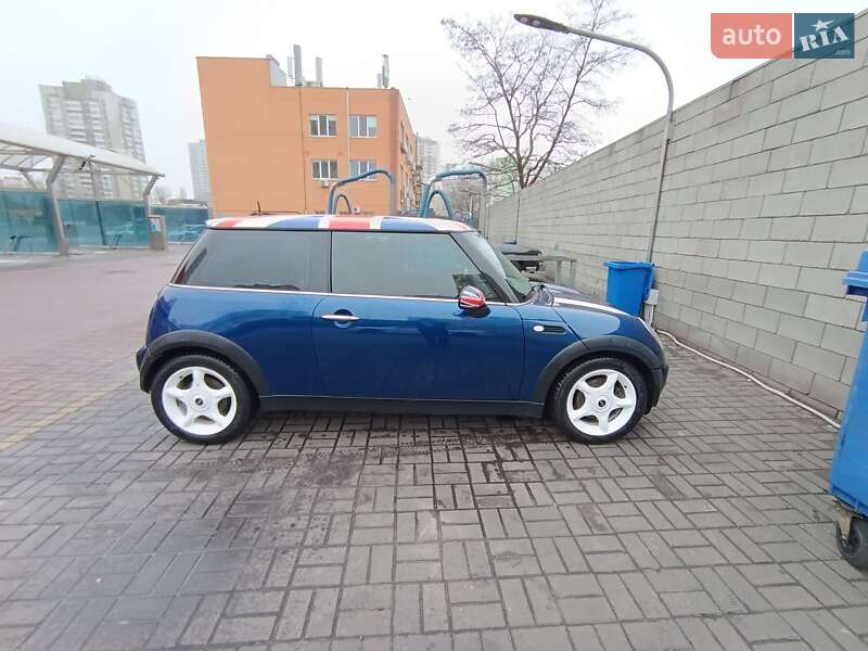Mini Hatch (2004)