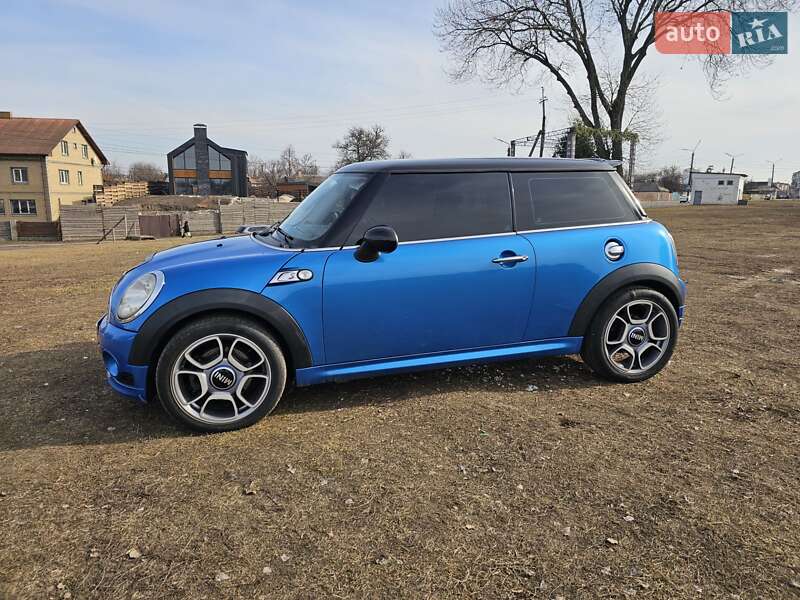 Mini Hatch (2008)