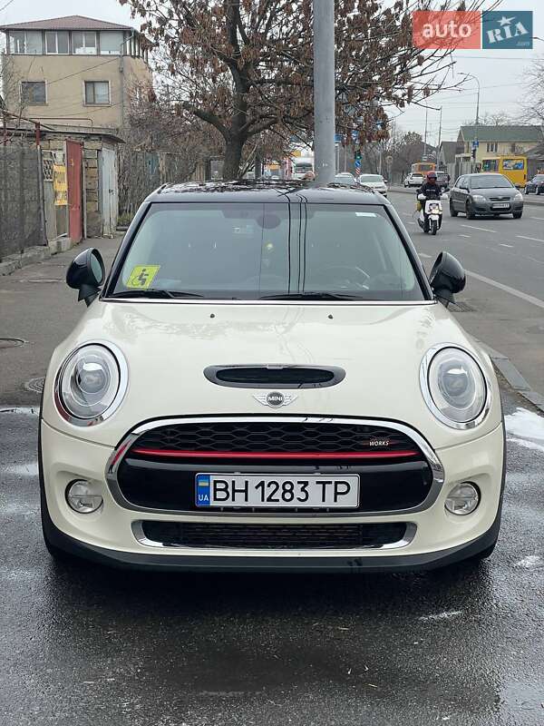 Mini Hatch (2015)