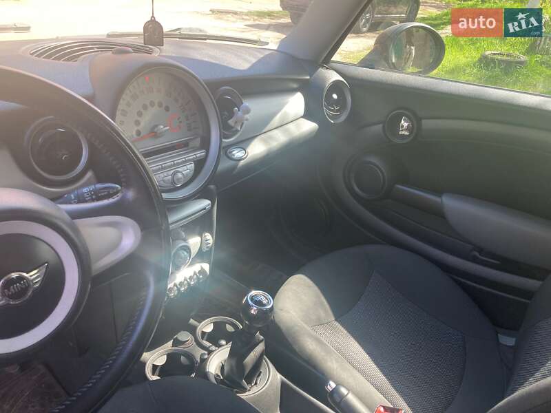 Mini Hatch (2008)