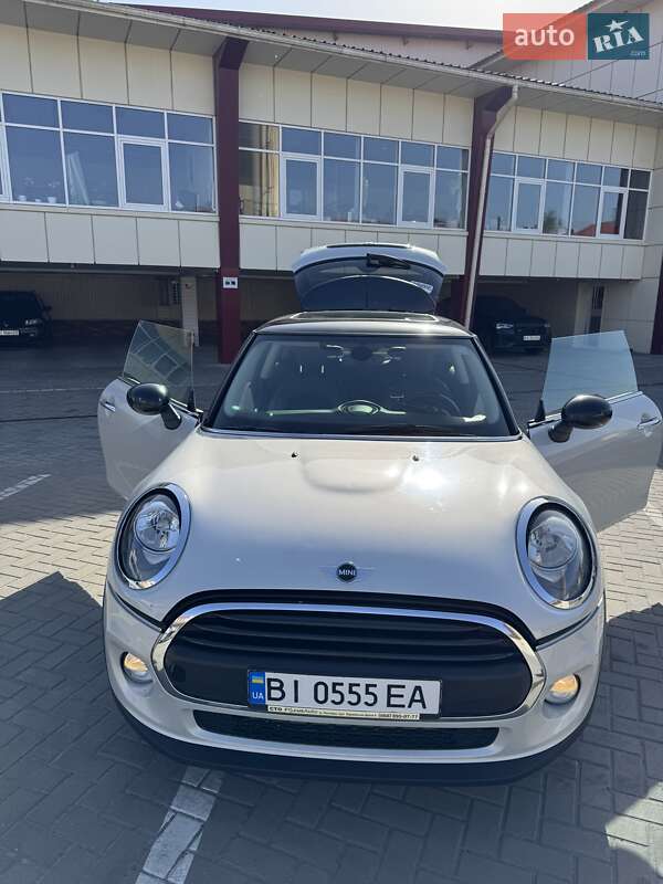 Mini Hatch (2016)