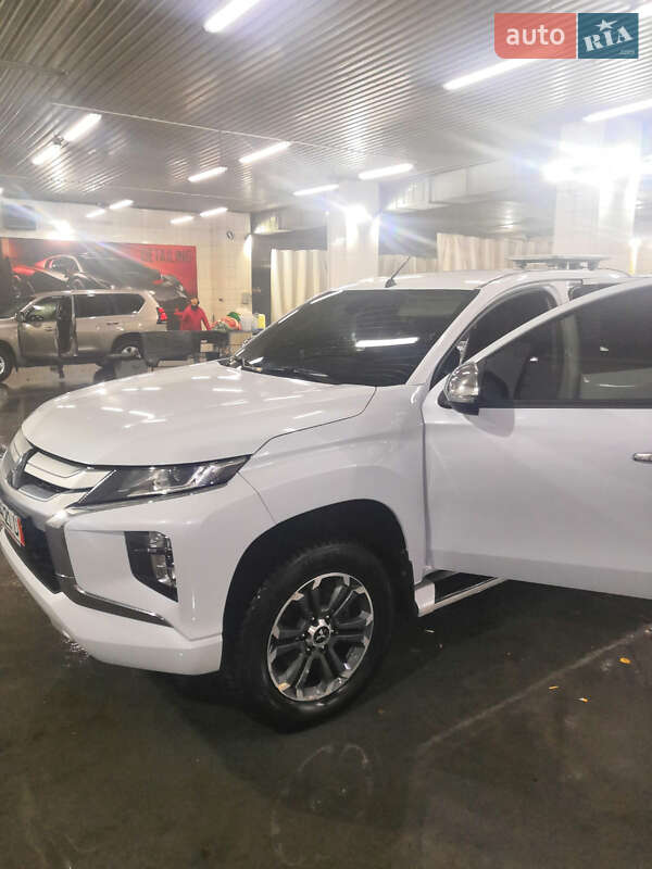 Mitsubishi L 200 (2021)