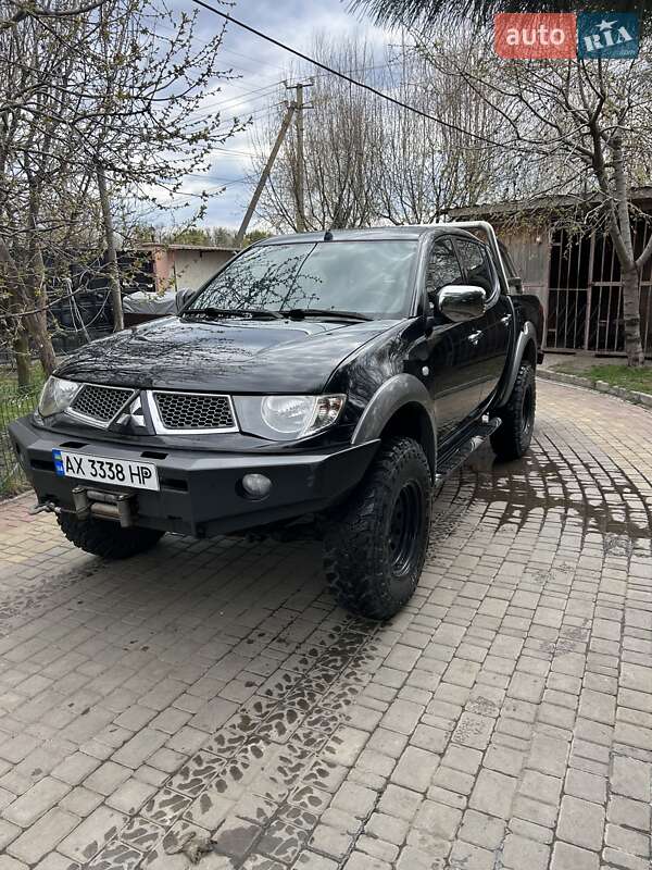 Mitsubishi L 200 (2011)