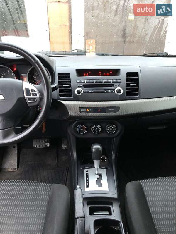 Mitsubishi Lancer (2012)