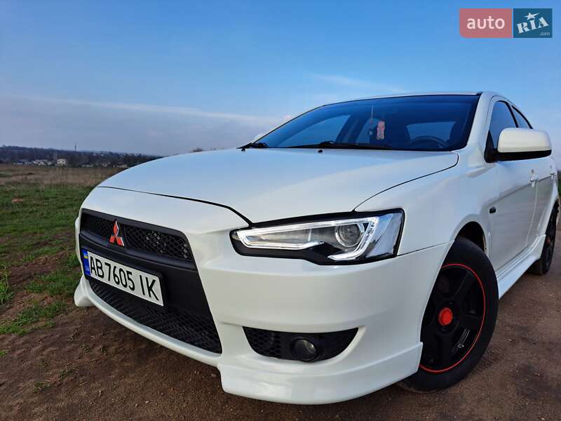 Mitsubishi Lancer (2015)