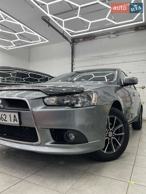 Mitsubishi Lancer (2014)