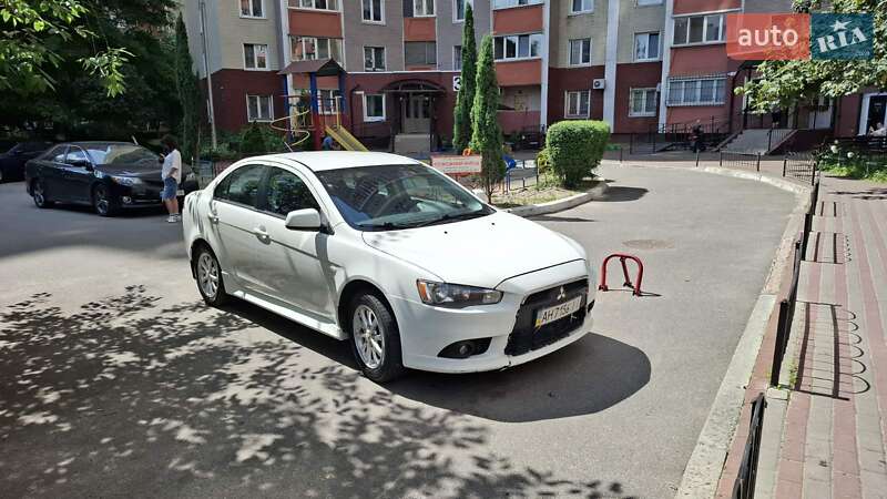 Mitsubishi Lancer (2013)