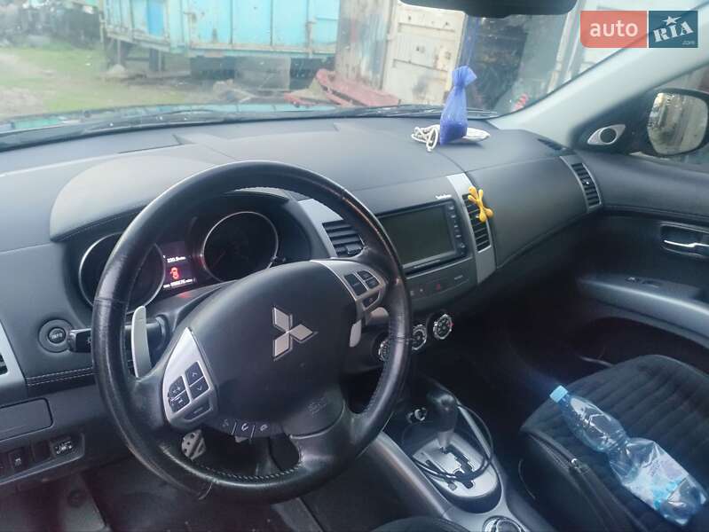 Mitsubishi Outlander (2011)
