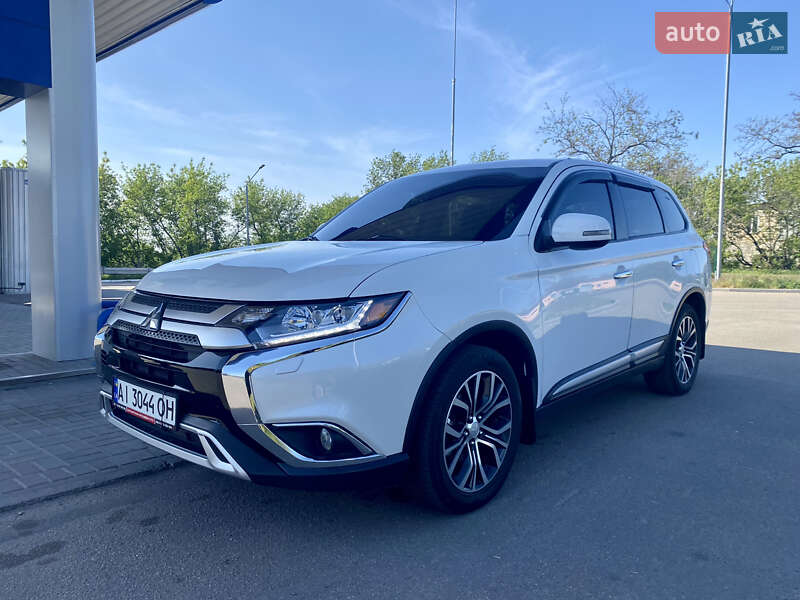 Mitsubishi Outlander (2015)