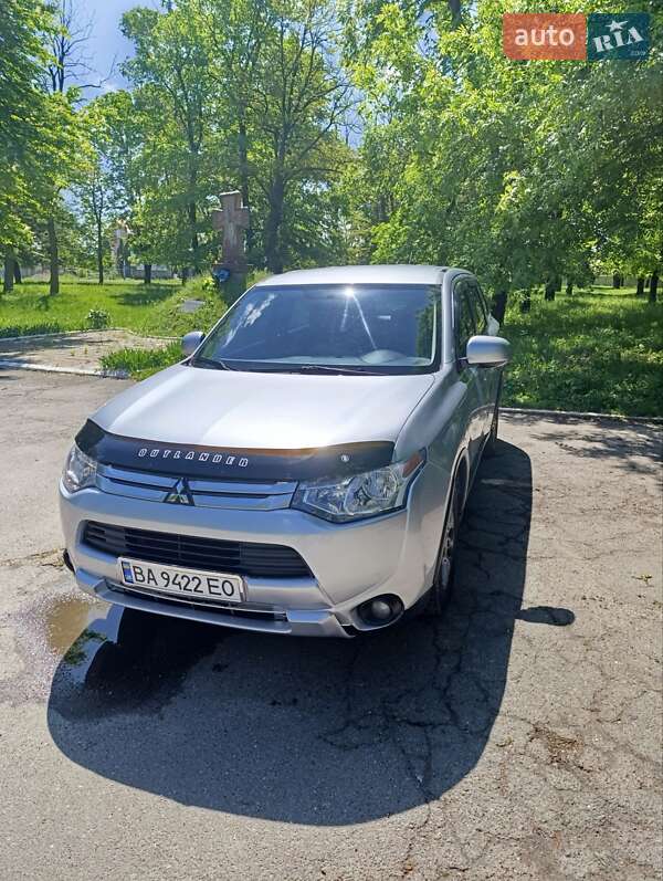 Mitsubishi Outlander (2015)