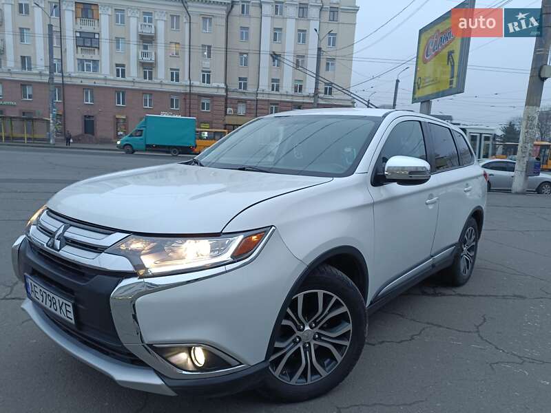 Mitsubishi Outlander (2015)