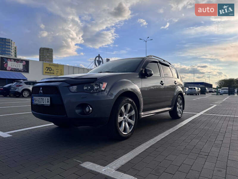 Mitsubishi Outlander (2011)