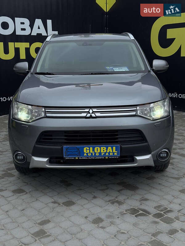 Mitsubishi Outlander (2015)