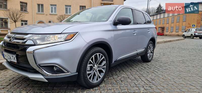 Mitsubishi Outlander (2016)
