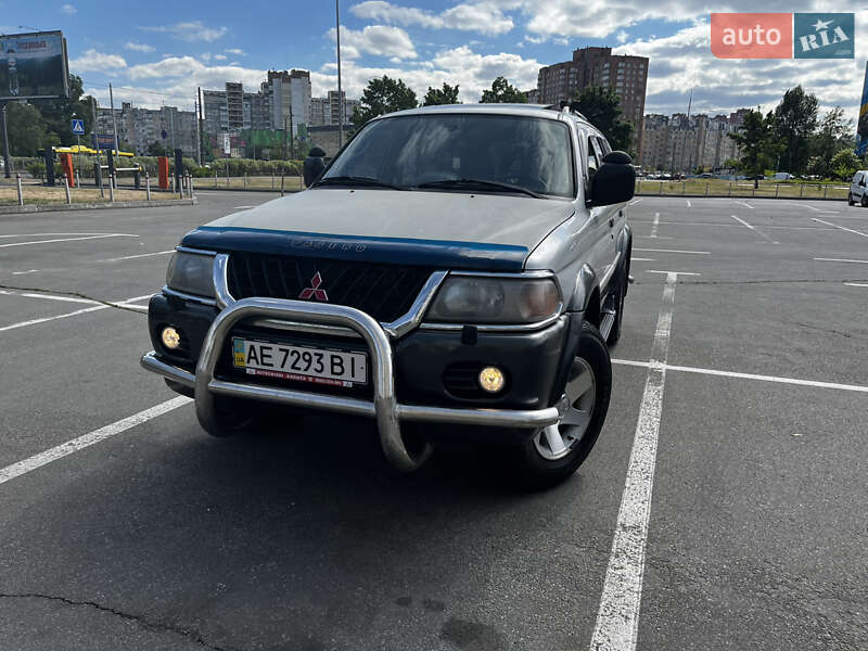 Mitsubishi Pajero sport (2002)