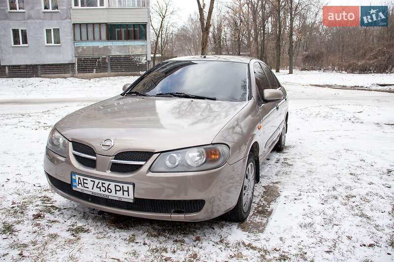 Nissan Almera (2005)
