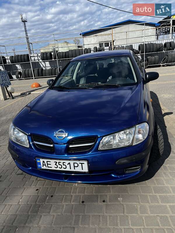 Nissan Almera (2001)