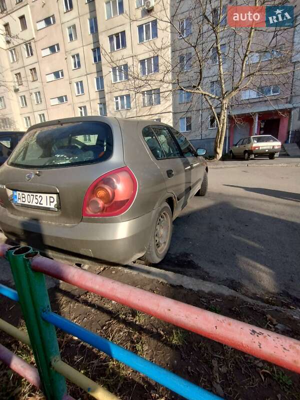 Nissan Almera (2003)