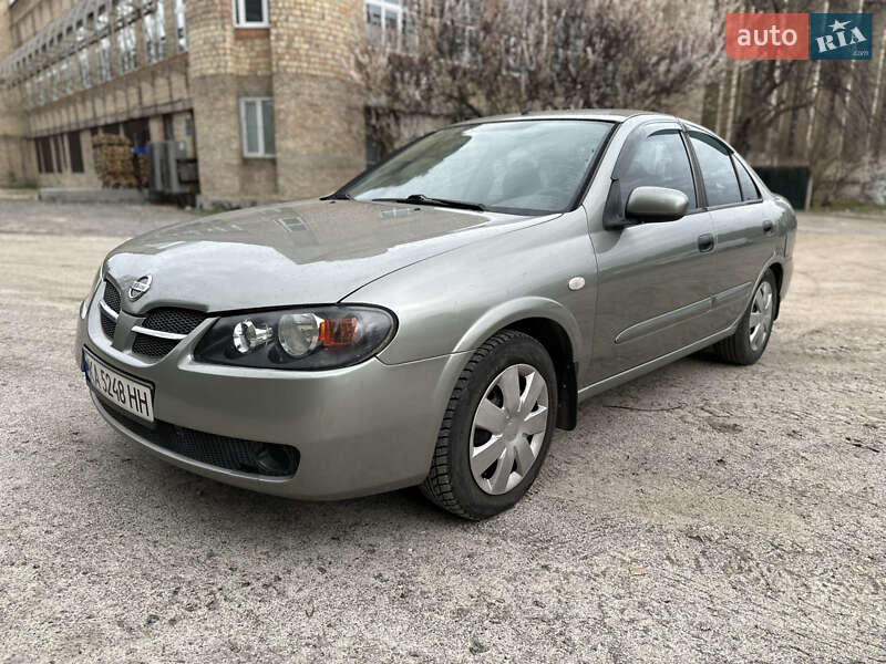 Nissan Almera (2005)