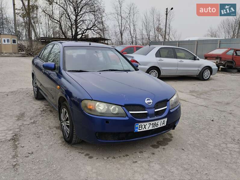 Nissan Almera (2003)