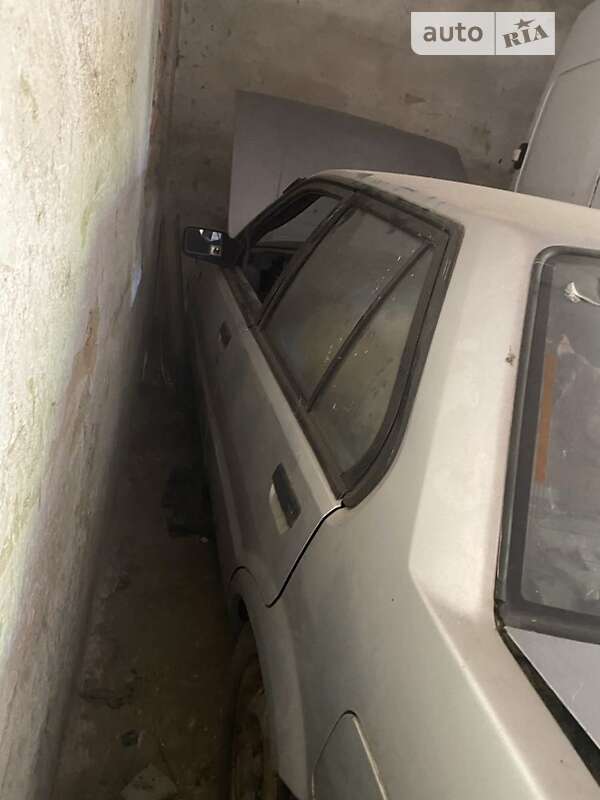 Nissan Bluebird (1992)
