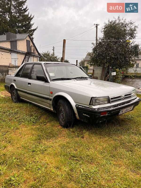 Nissan Bluebird (1989)