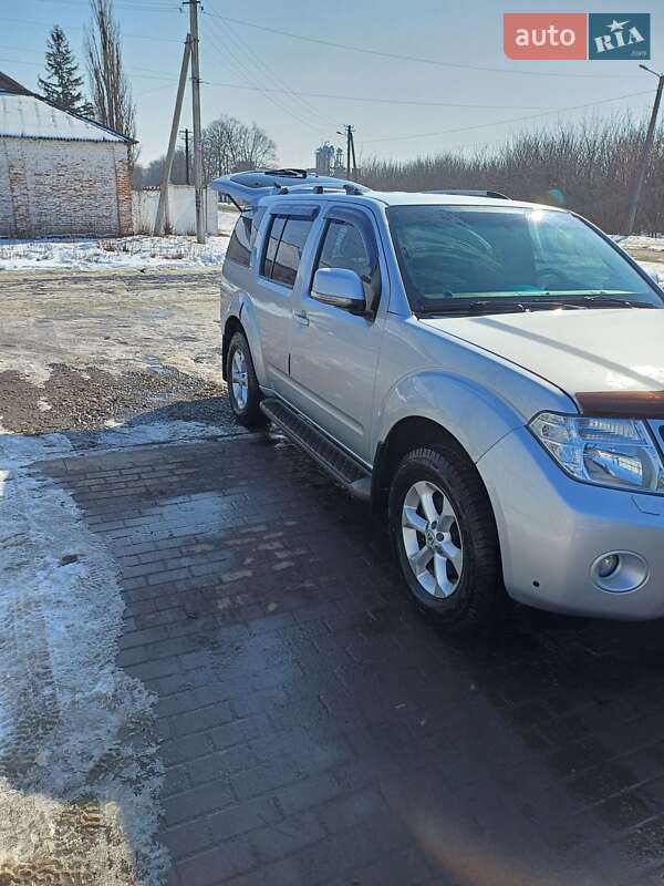 Nissan Pathfinder (2012)