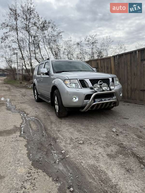 Nissan Pathfinder (2011)