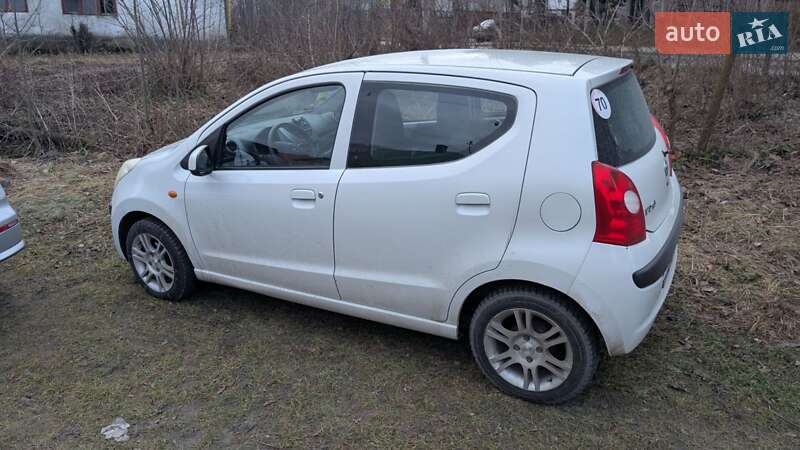 Nissan Pixo (2010)