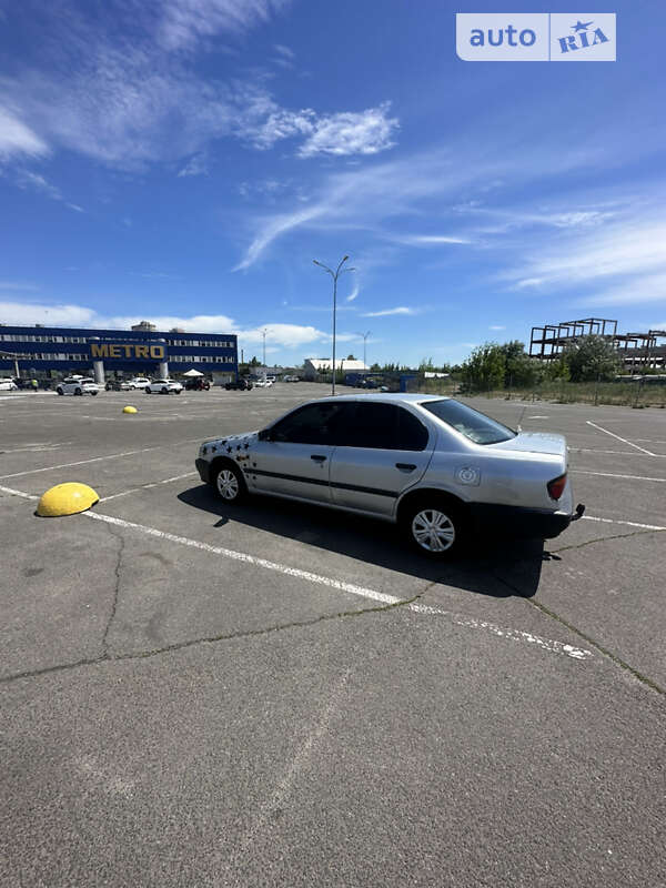 Nissan Primera (1992)