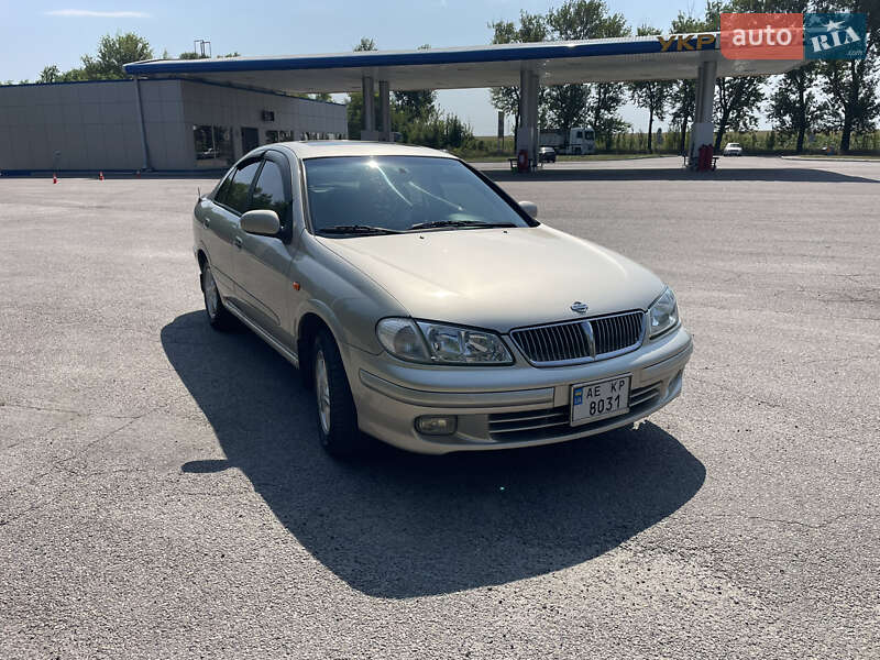 Nissan Sunny (2004)