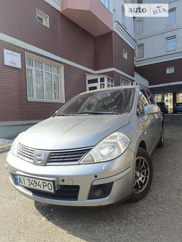 Nissan Tiida (2008)