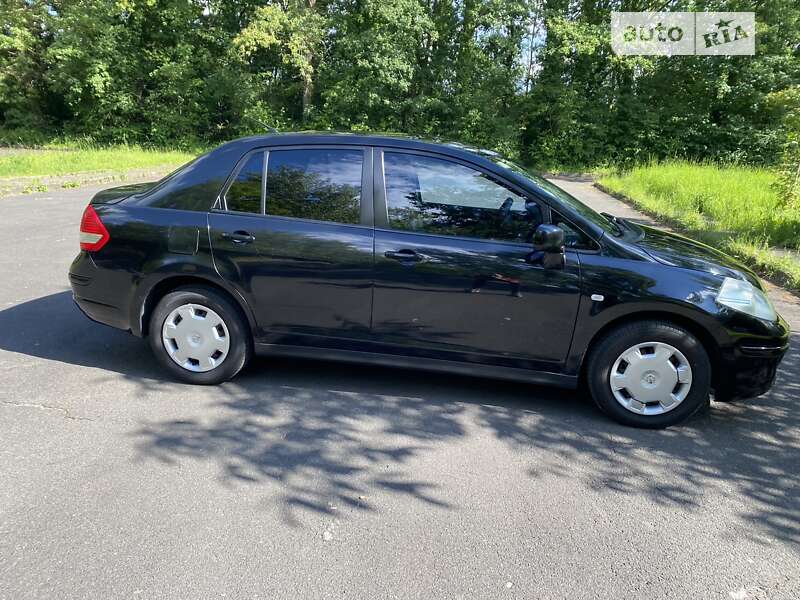 Nissan Tiida (2008)