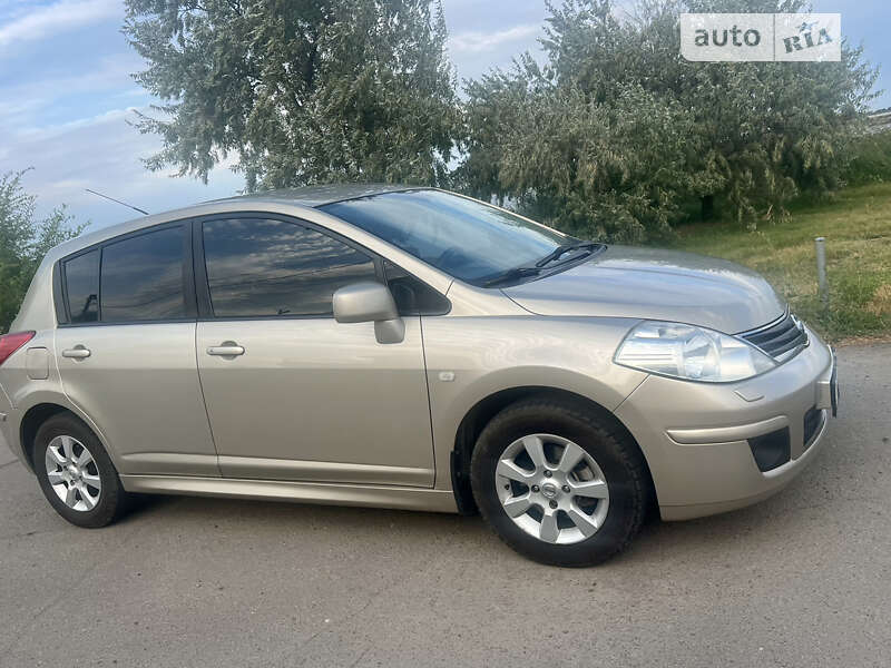 Nissan Tiida (2012)