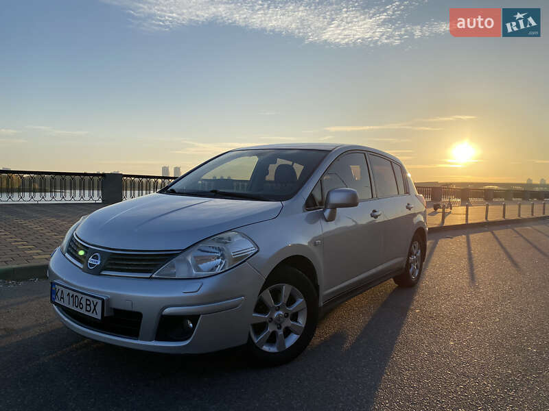 Nissan Tiida (2008)