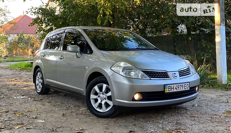 Nissan Tiida (2008)