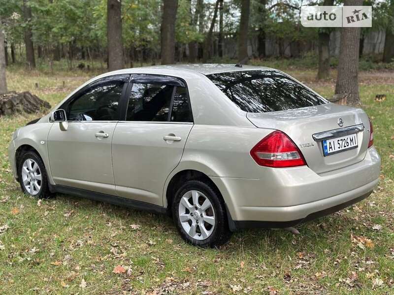 Nissan Tiida (2007)