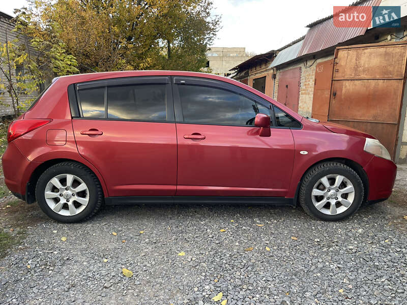 Nissan Tiida (2008)