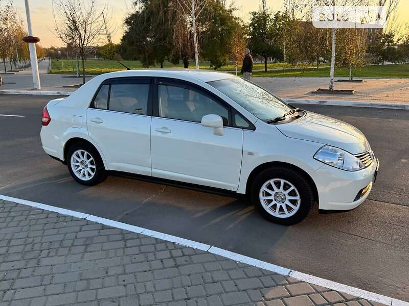 Nissan Tiida (2006)