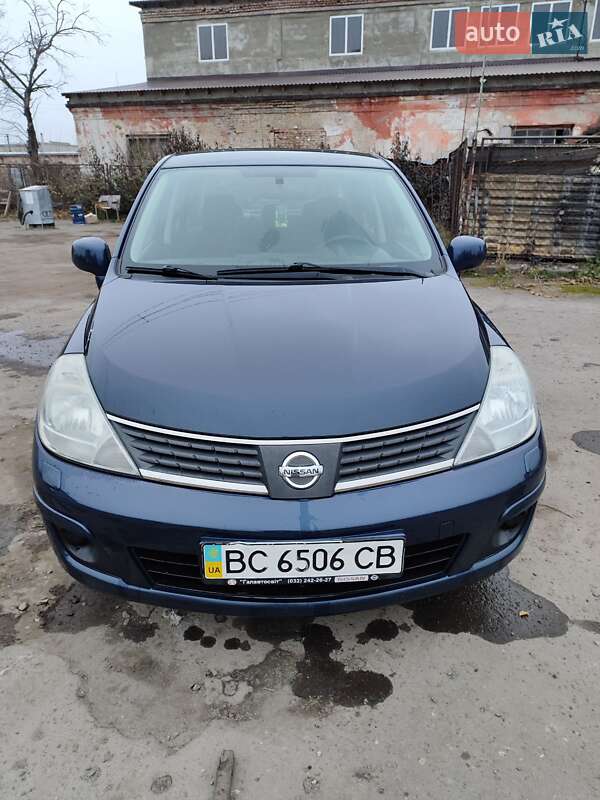 Nissan Tiida (2008)