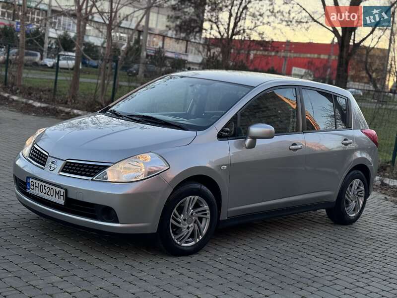 Nissan Tiida (2008)