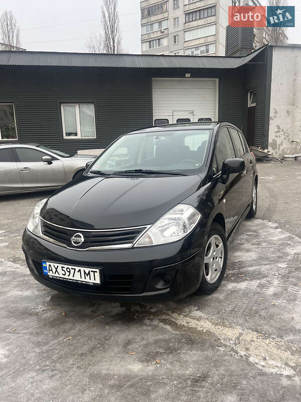 Nissan Tiida (2011)
