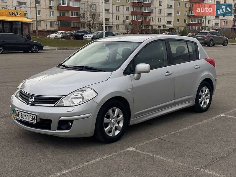 Nissan Tiida (2010)