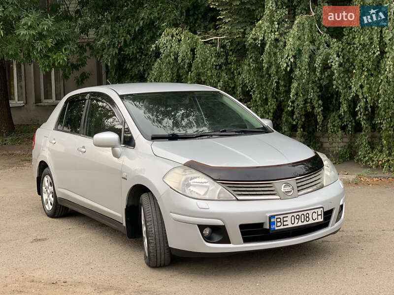 Nissan Tiida (2008)